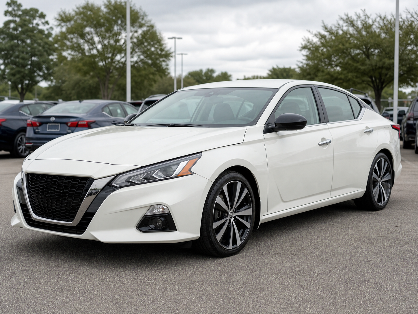 2020 Nissan Altima SR — exterior